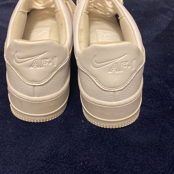 - Girls NIKE cheer shoes - Picture 9 of 10